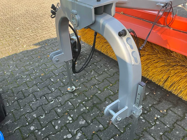 2025 agrometall sw-t 2800 uh straatveegmachine - afbeelding 12 van  14