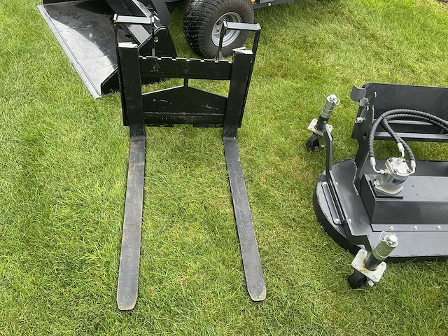 2025 agt industrial hr230 mini shovel - afbeelding 4 van  16