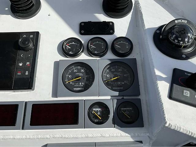 2025 blue-spirit 10.0 cabin fast crew tender - afbeelding 11 van  41