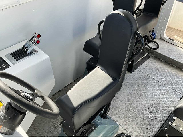 2025 blue-spirit 10.0 cabin fast crew tender - afbeelding 18 van  41