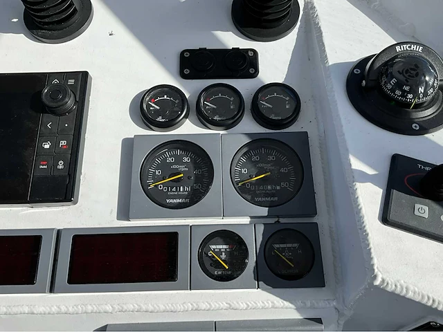 2025 blue-spirit 10.0 cabin fast crew tender - afbeelding 11 van  41