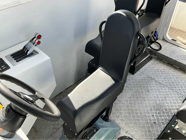 2025 blue-spirit 10.0 cabin fast crew tender - afbeelding 18 van  41