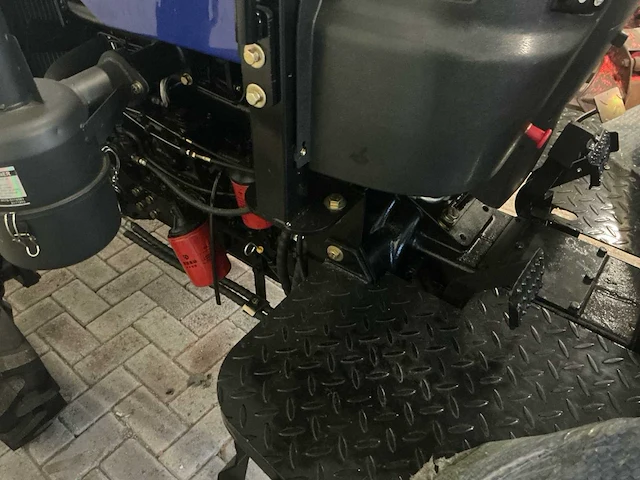 2025 bouman nm-t40 compacttractor met maaidek “ongebruikt” - afbeelding 31 van  47