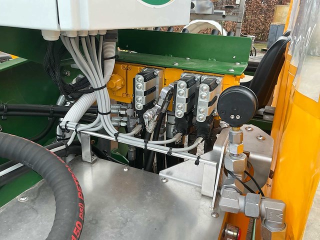 2025 christiaens b 820 2750 zr volautomatische asperge oogstmachine - afbeelding 20 van  32
