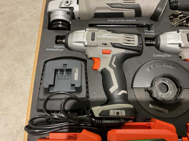 2025 daewoo u-force 4 in 1 gereedschapsset - afbeelding 10 van  12