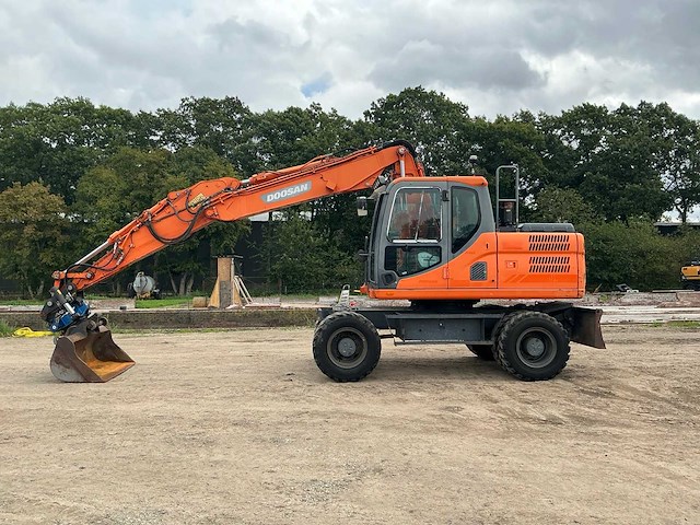 2025 doosan dx140-3 banden graafmachine - afbeelding 12 van  35
