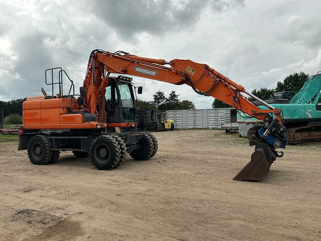 2025 doosan dx140-3 banden graafmachine - afbeelding 33 van  35