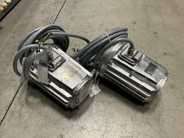 2025 emod tm90l/8 0,3kw elektromotor (2x) - afbeelding 1 van  6
