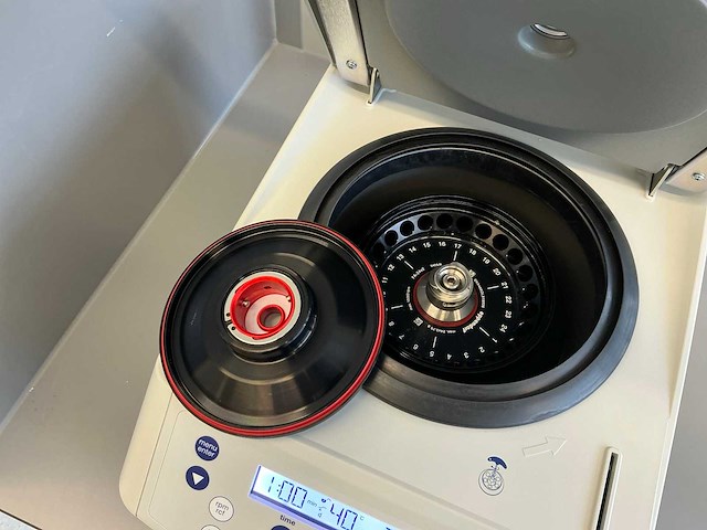 2025 eppendorf 5425 r centrifuge - afbeelding 13 van  13