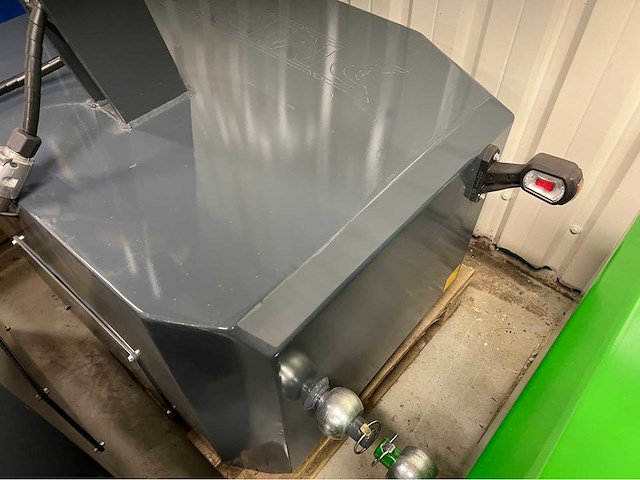 2025 fendt stalen frontgewicht met verlichting (2x) - afbeelding 3 van  9