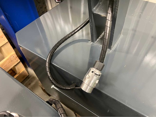 2025 fendt stalen frontgewicht met verlichting (2x) - afbeelding 8 van  9