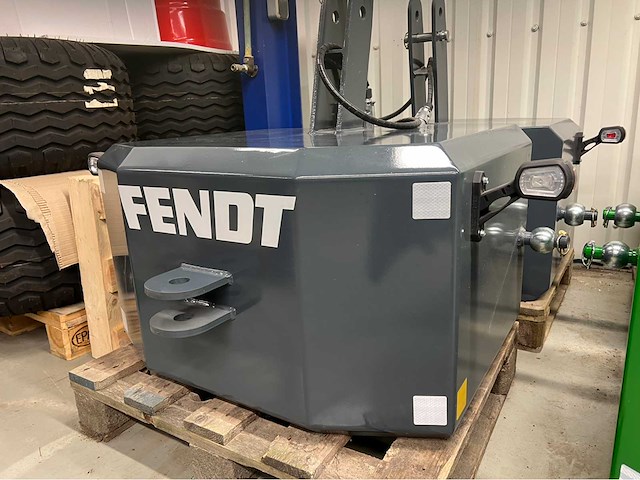2025 fendt stalen frontgewicht met verlichting (2x) - afbeelding 5 van  9