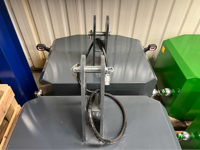 2025 fendt stalen frontgewicht met verlichting (2x) - afbeelding 9 van  9