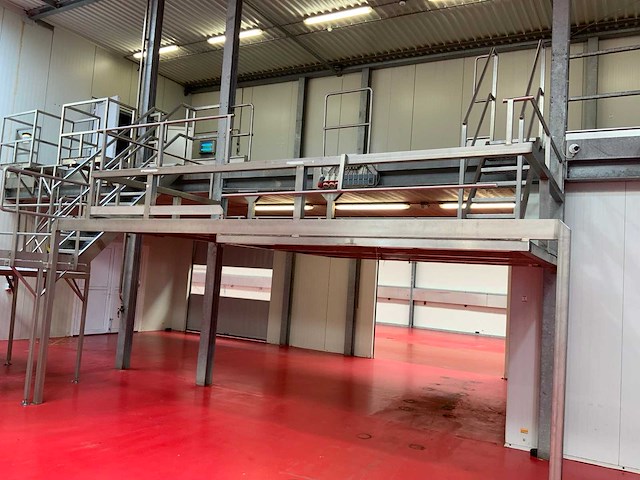 2025 grt projects rvs entresolvloer met afvul opening - afbeelding 1 van  11
