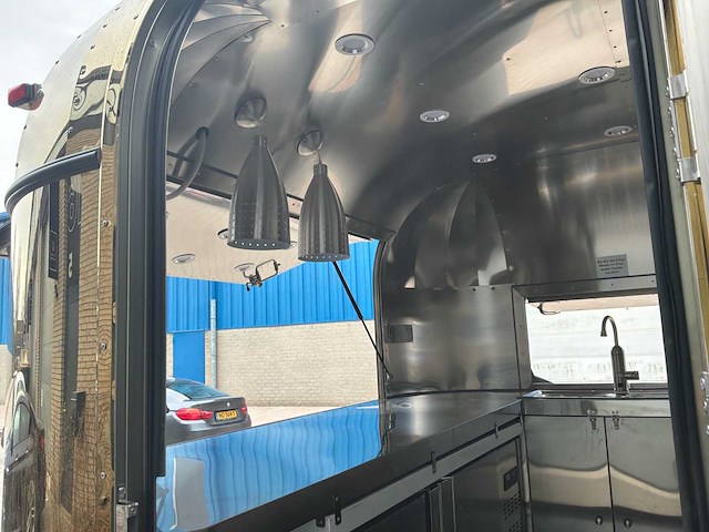 2025 gt airstream gold foodtruck - afbeelding 32 van  33