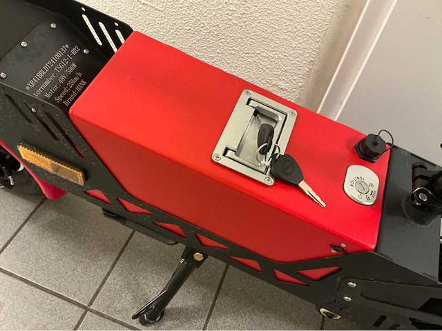 2025 hank electrische e-scoot scootmobiel - rood - afbeelding 11 van  31