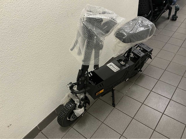 2025 hank electrische e-scoot scootmobiel - zwart - afbeelding 15 van  21