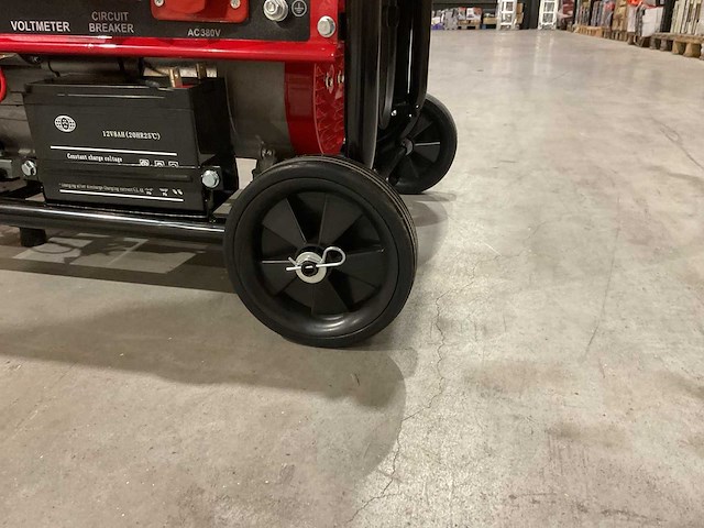 2025 huttenberg h8500 op wielen met accu stroomgenerator - afbeelding 35 van  53