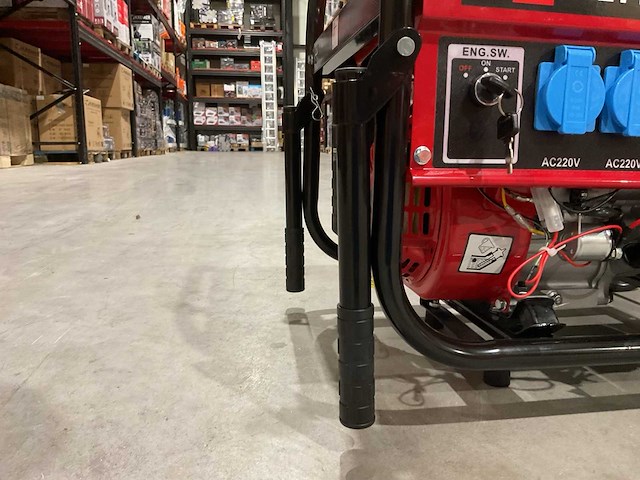 2025 huttenberg h8500 op wielen met accu stroomgenerator - afbeelding 36 van  53