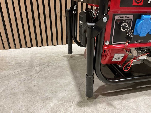 2025 huttenberg h8500 op wielen met accu stroomgenerator - afbeelding 50 van  53