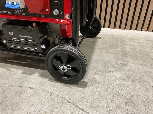 2025 huttenberg h8500 op wielen met accu stroomgenerator - afbeelding 51 van  53