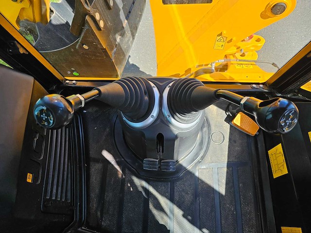 2025 jcb 3dx graaflaadmachine - afbeelding 21 van  31