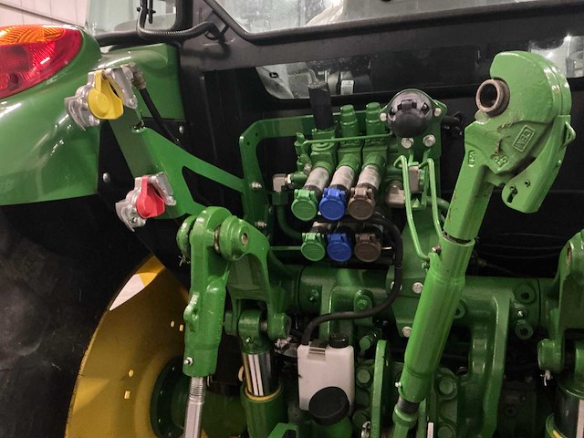 2025 john deere 5100m vierwielaangedreven landbouwtractor - afbeelding 17 van  17