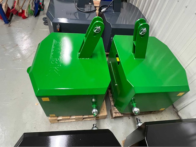 2025 john deere frontgewicht (2x) - afbeelding 4 van  5