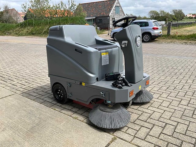2025 kaster s 13 zelfrijdende veegmachine - afbeelding 5 van  12