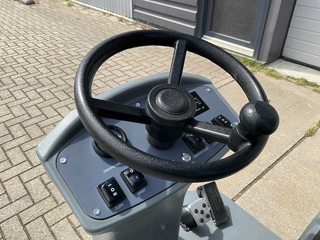 2025 kaster s 13 zelfrijdende veegmachine - afbeelding 8 van  12