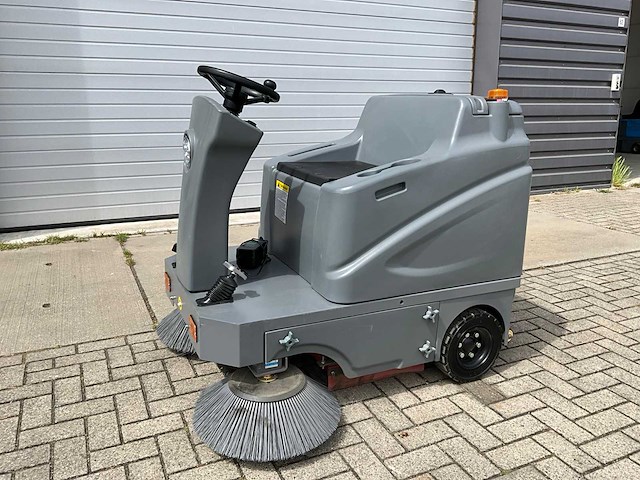 2025 kaster s 13 zelfrijdende veegmachine - afbeelding 1 van  12