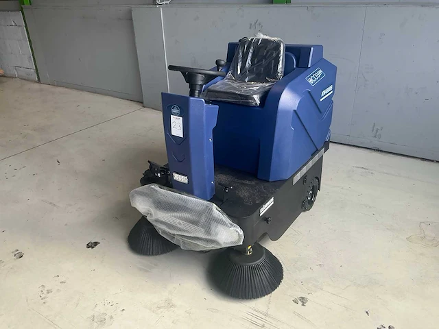 2025 klährwerk kw4800b zelfrijdende veegmachine - afbeelding 1 van  21