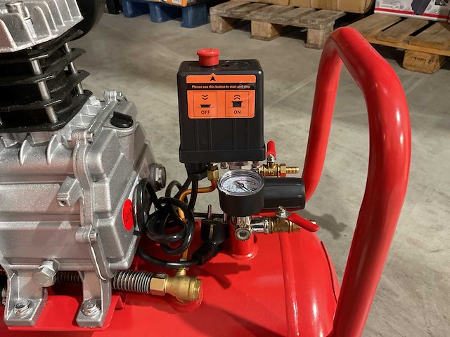 2025 kraftworld ac-50l luchtcompressor - afbeelding 12 van  15