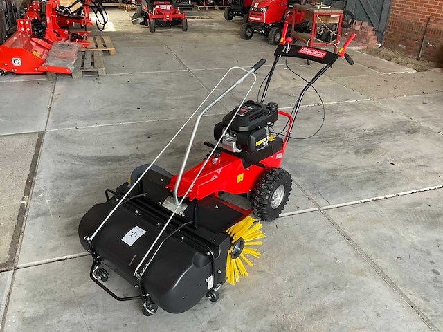 2025 meclean frontsweep pro 82 zelfrijdende veegmachine - afbeelding 1 van  7