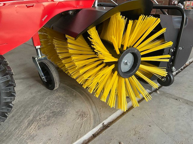 2025 meclean frontsweep pro 82 zelfrijdende veegmachine - afbeelding 6 van  7