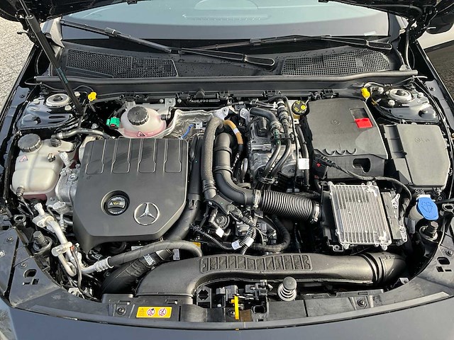 2025 mercedes-benz cla-klasse 250 e star edition amg line personenauto - afbeelding 24 van  30