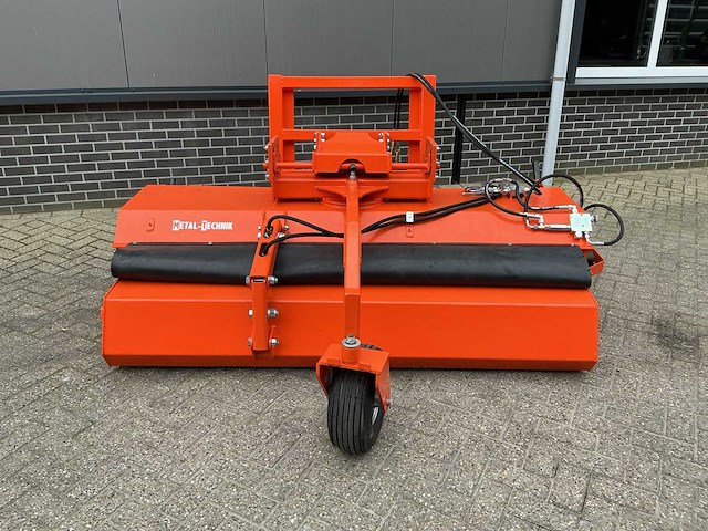 2025 metal-technik sweep 2.0m veegmachine - afbeelding 1 van  5