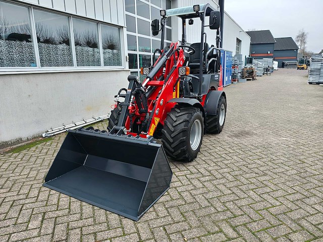 2025 miniloader 2500kg - afbeelding 52 van  52