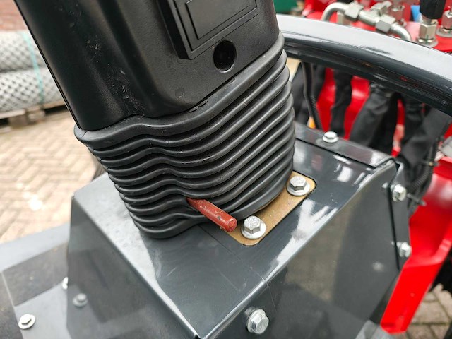 2025 miniloader 2500kg - afbeelding 18 van  52