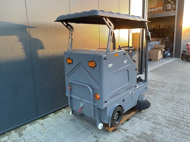 2025 okg dy-1400dp straatveegmachine transport schade - afbeelding 7 van  13