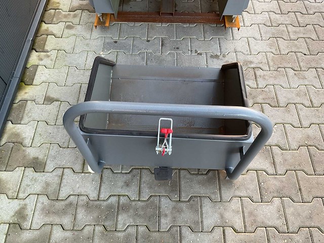 2025 okg dy-1400dp straatveegmachine transport schade - afbeelding 2 van  13