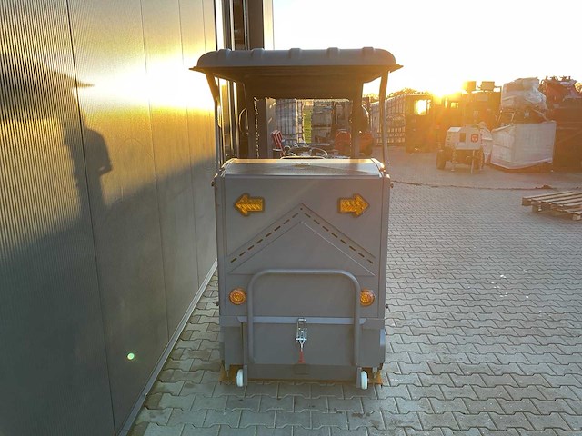 2025 okg dy-1400dp straatveegmachine - afbeelding 8 van  13