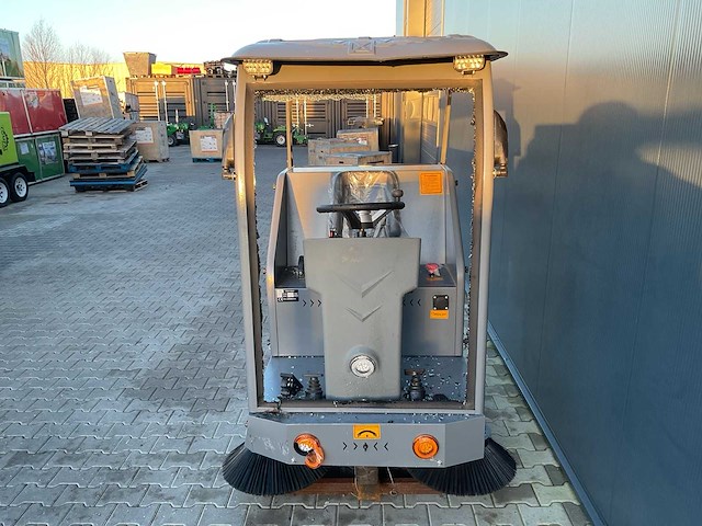 2025 okg dy-1400dp straatveegmachine - afbeelding 9 van  13