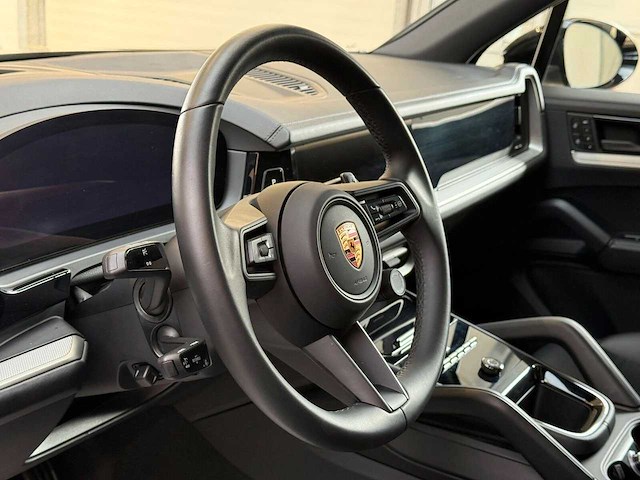 2025 porsche cayenne s | luxury performance suv - afbeelding 11 van  32