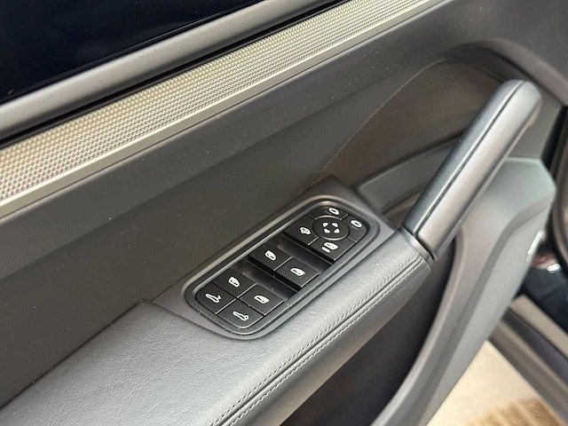 2025 porsche cayenne s | luxury performance suv - afbeelding 26 van  32