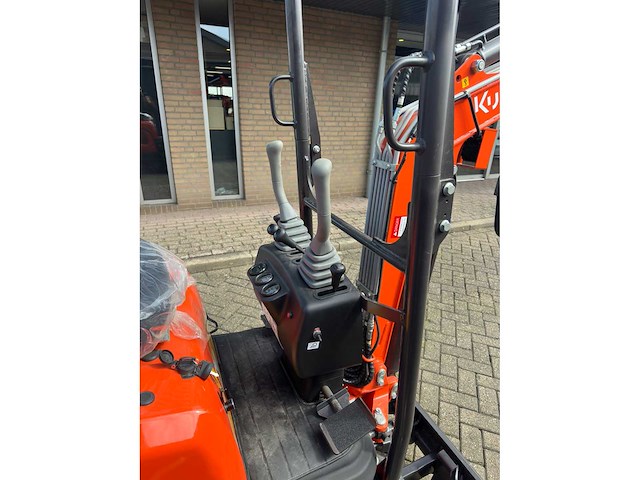 2025 powered-by-kubota u105 mini rups graafmachine - afbeelding 14 van  24