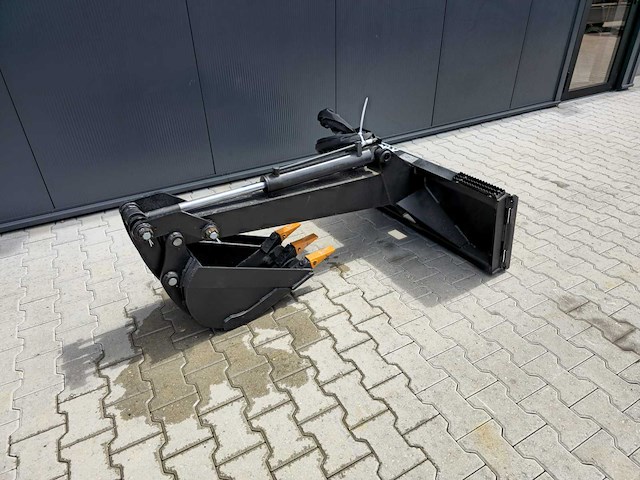 2025 rhino-cross backhoe arm graaf arm ten behoeve van schranklader - afbeelding 1 van  3