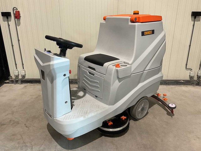 2025 rhino-cross chancee schoonmaakwagen - afbeelding 1 van  16