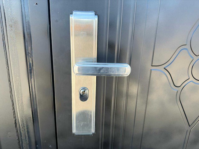 2025 rhino-cross-containers 1 deur en 3 ramen zwart 40ft hq/12 m - containerwoning / container office unit - afbeelding 10 van  35