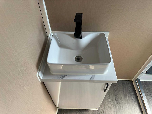 2025 rhino-cross-containers 1 deur en 3 ramen zwart 40ft hq/12 m - containerwoning / container office unit - afbeelding 13 van  35